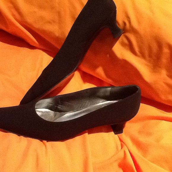 Stuart Weitzman black suede pump - Picture 2 of 3